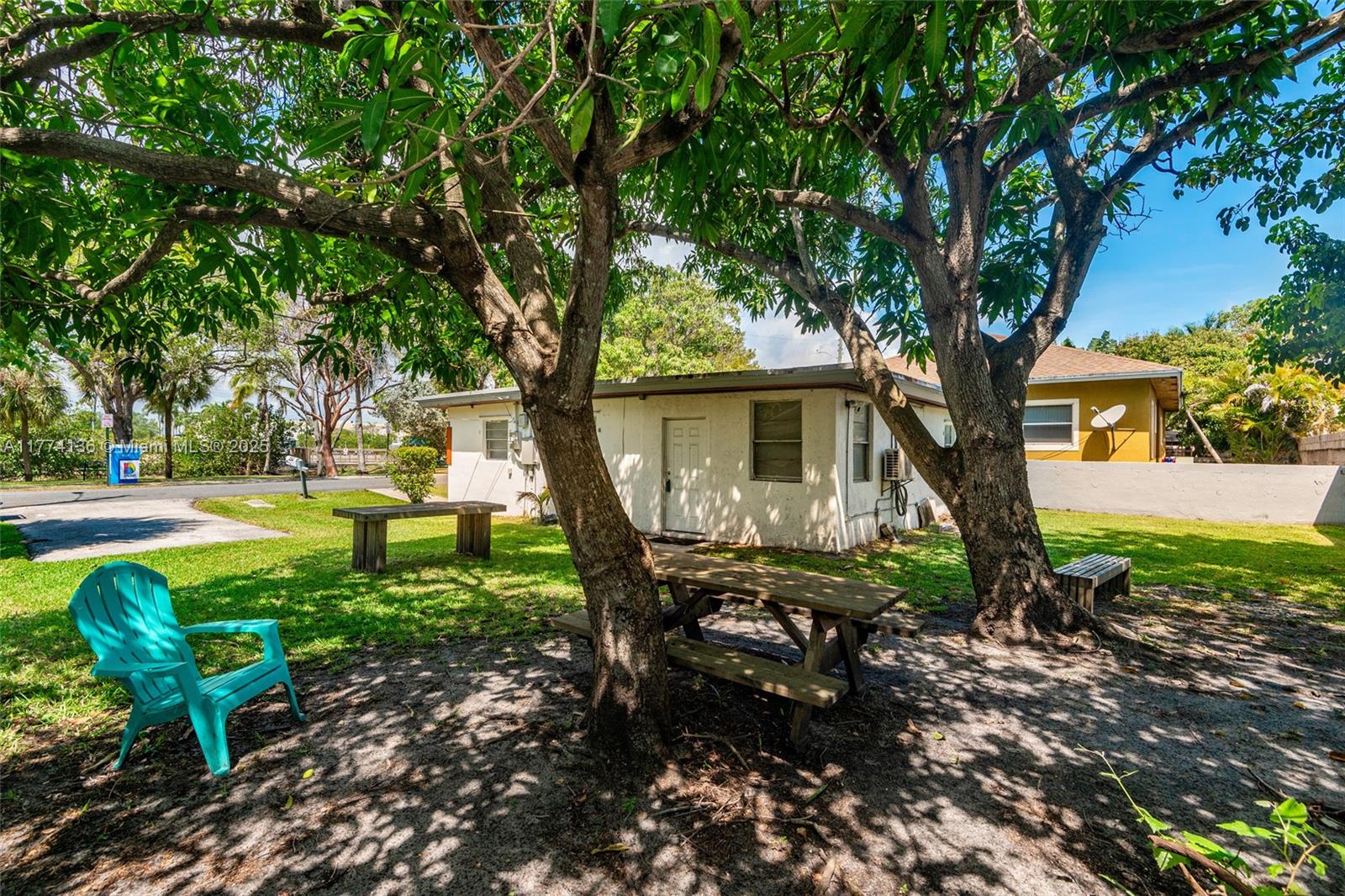250 NW 14th Way, Dania Beach, Florida image 27