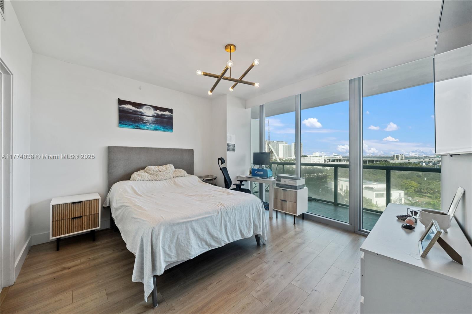 888 Biscayne Blvd #910, Miami FL 33132
