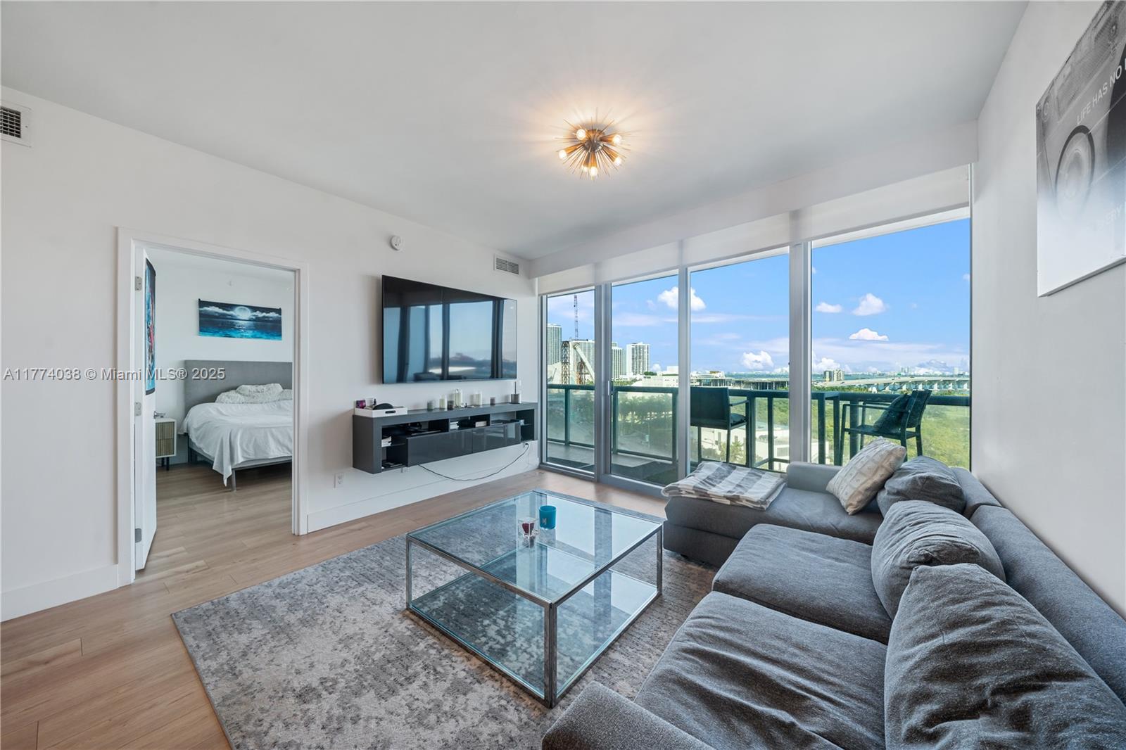 888 Biscayne Blvd #910, Miami FL 33132