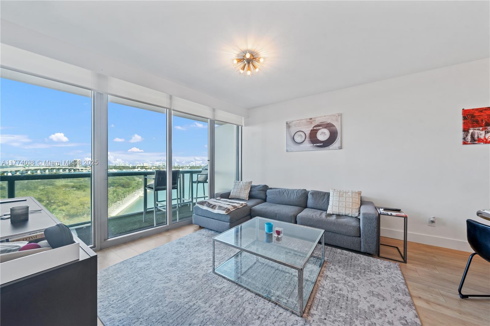 888 Biscayne Blvd #910, Miami FL 33132