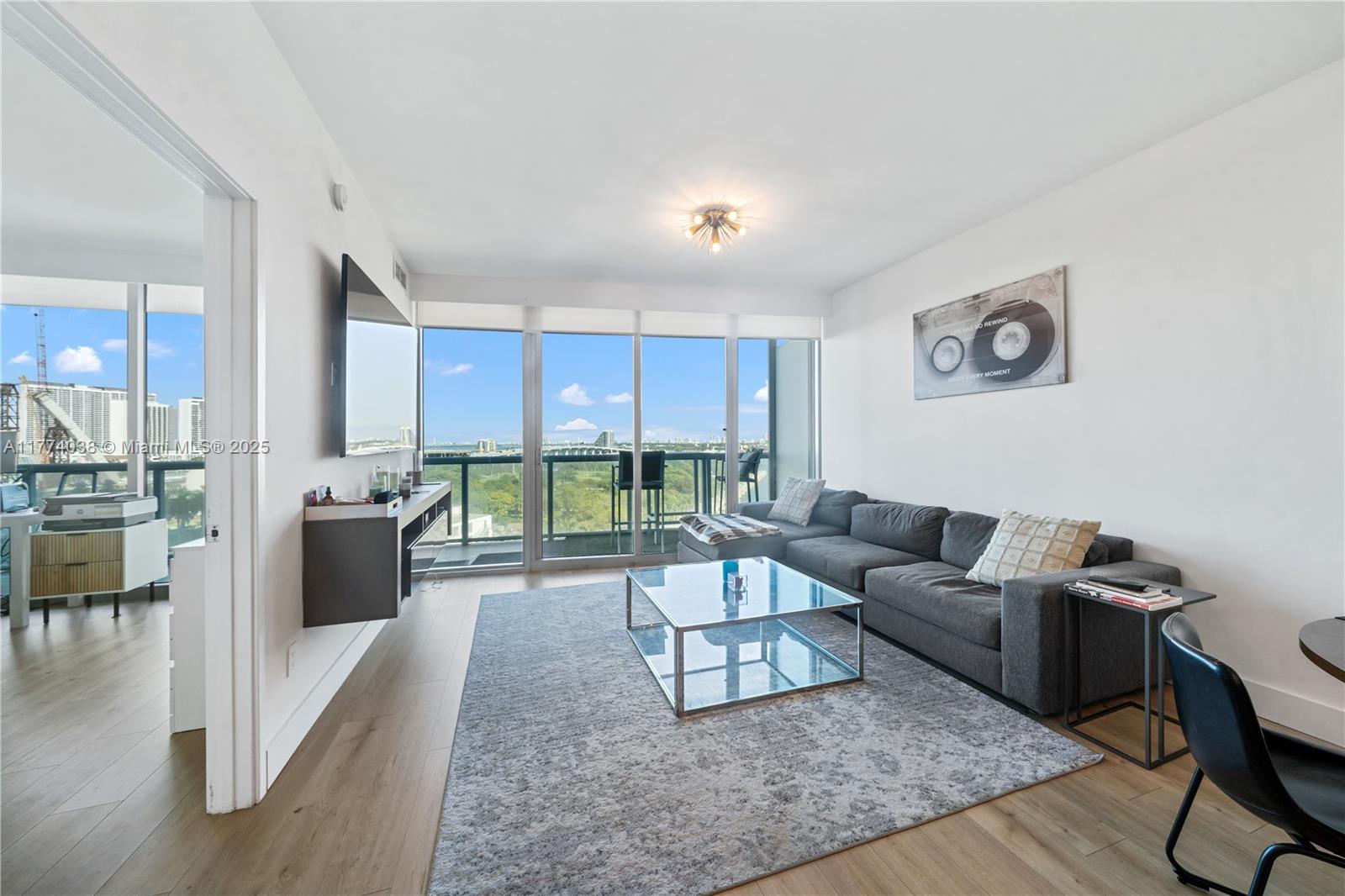 888 Biscayne Blvd #910, Miami FL 33132