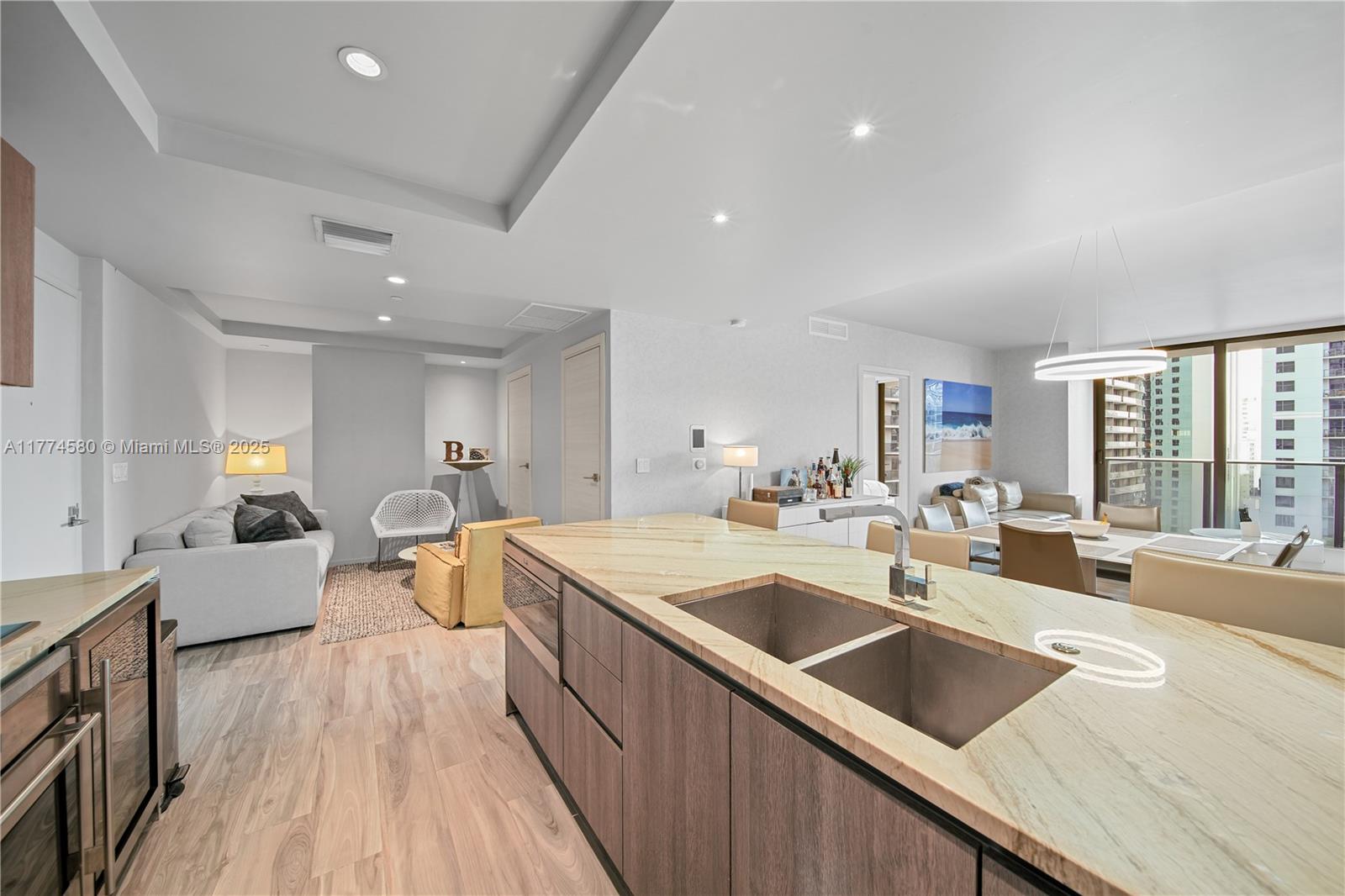 Condo for Sale in Miami, FL