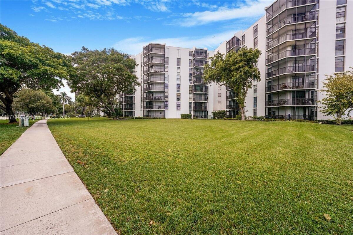 Listing Photo 14