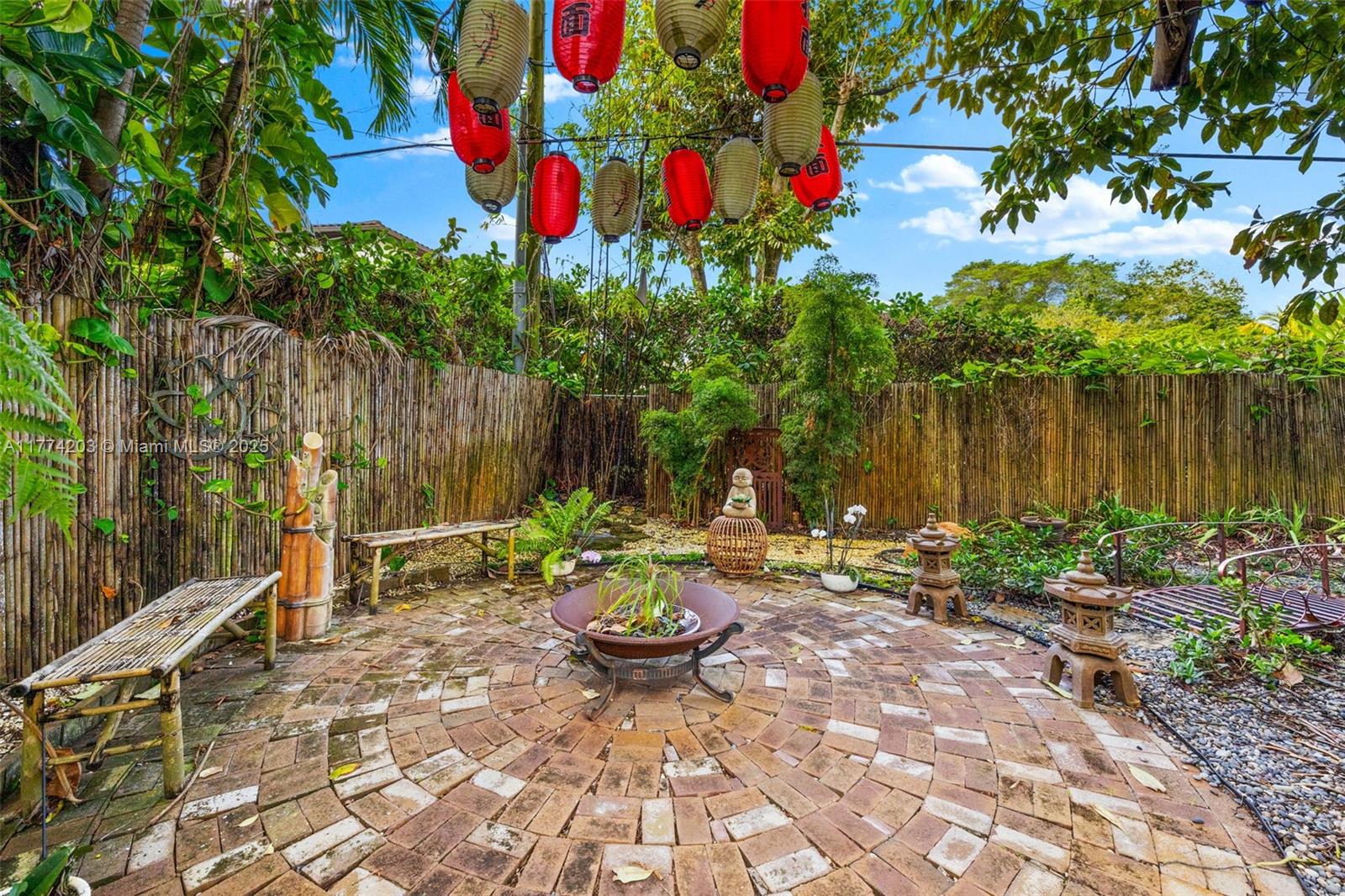 Listing Photo 11