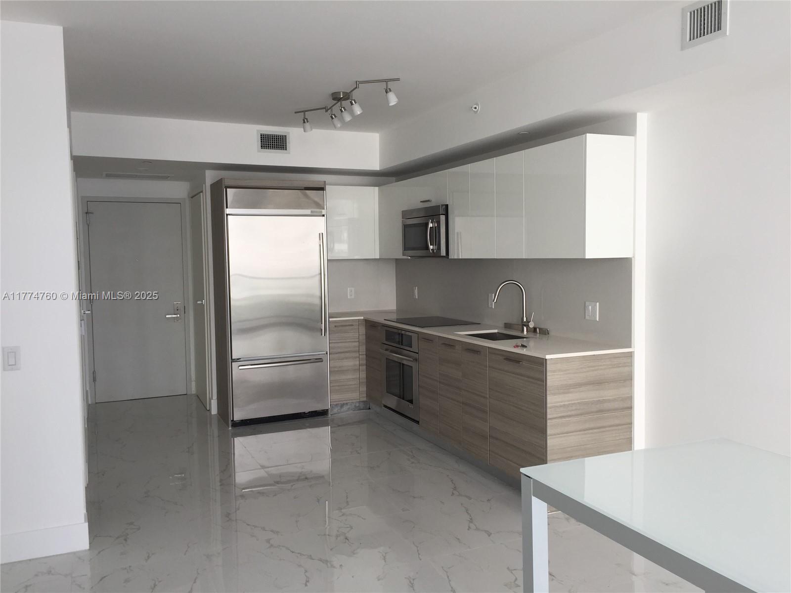 1300 BRICKELL BAY DR #1210, Miami FL 33131