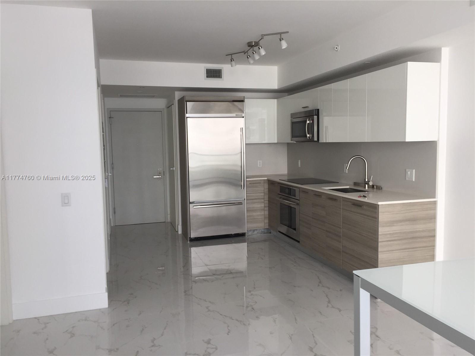 1300 BRICKELL BAY DR #1210, Miami FL 33131