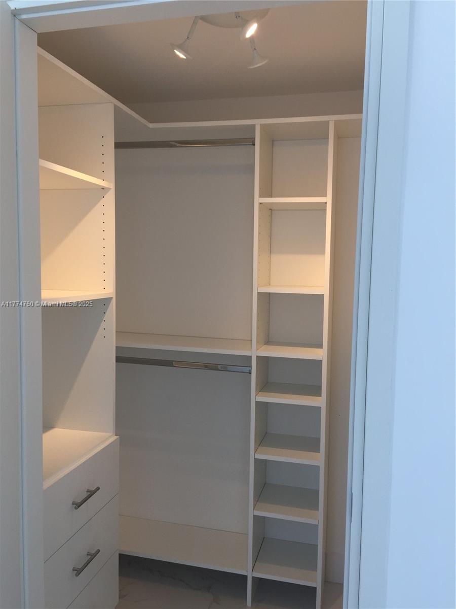 1300 BRICKELL BAY DR #1210, Miami FL 33131