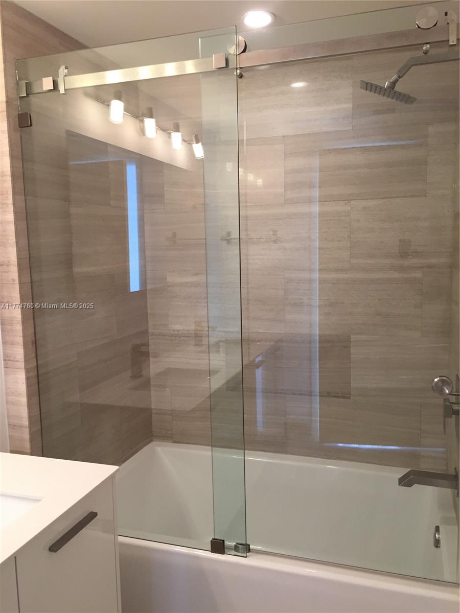 1300 BRICKELL BAY DR #1210, Miami FL 33131