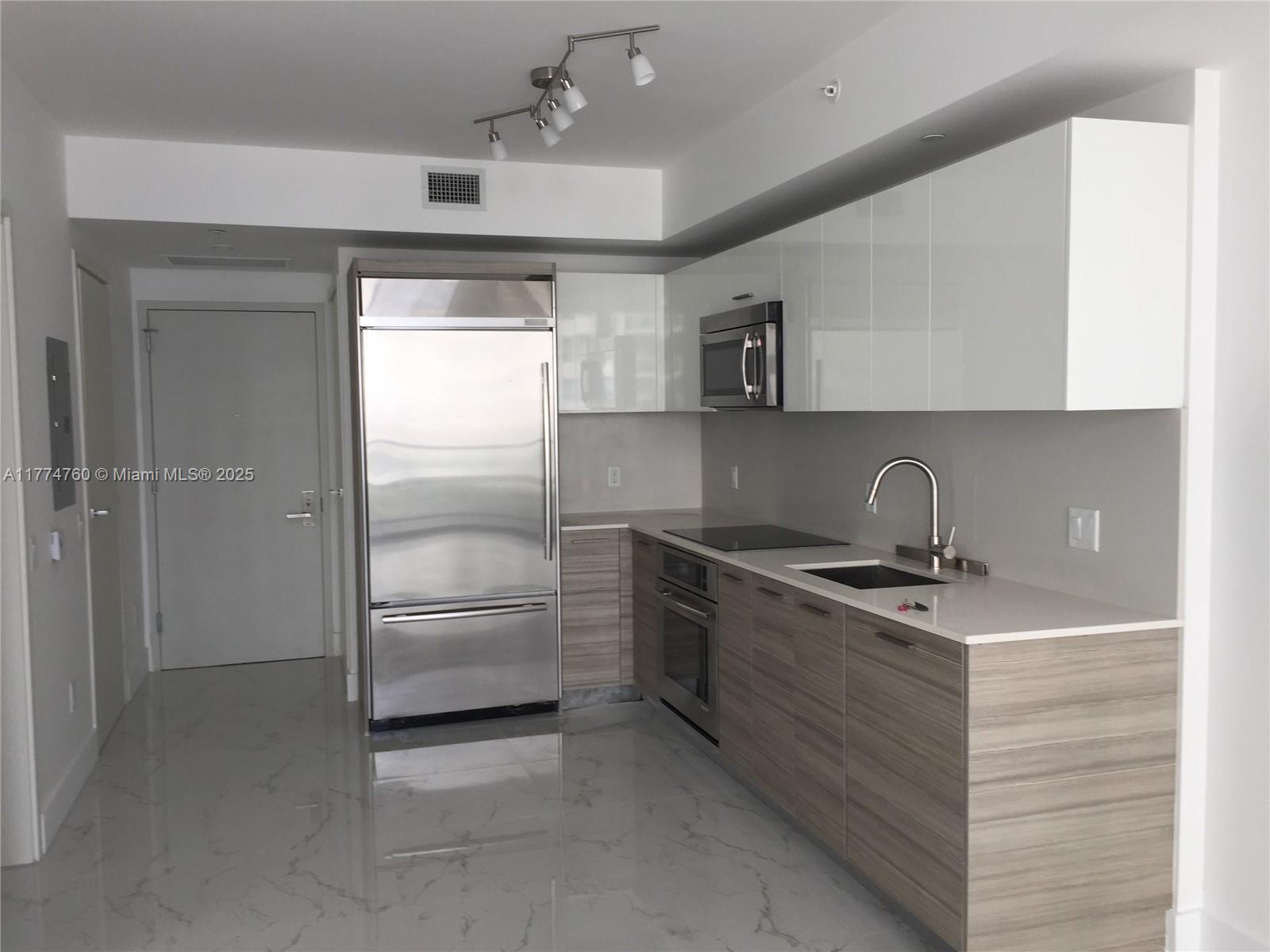 1300 BRICKELL BAY DR #1210, Miami FL 33131