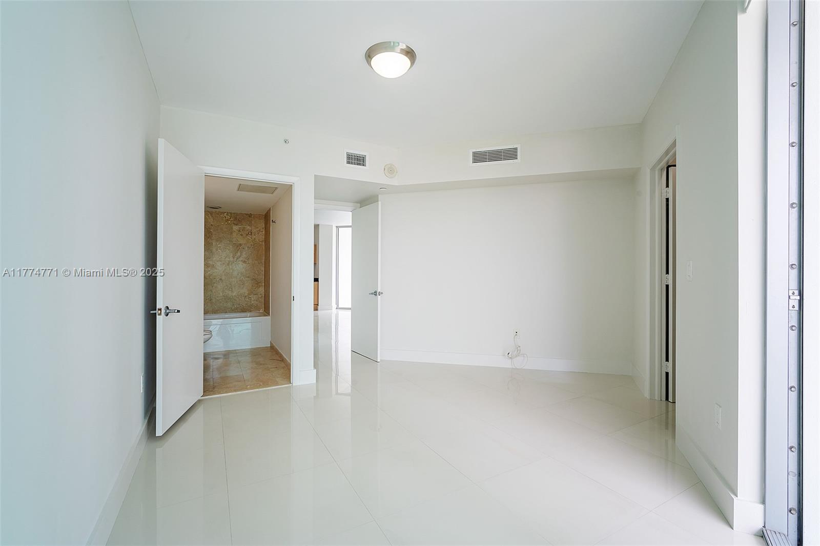 350 S Miami Ave #1614, Miami FL 33130