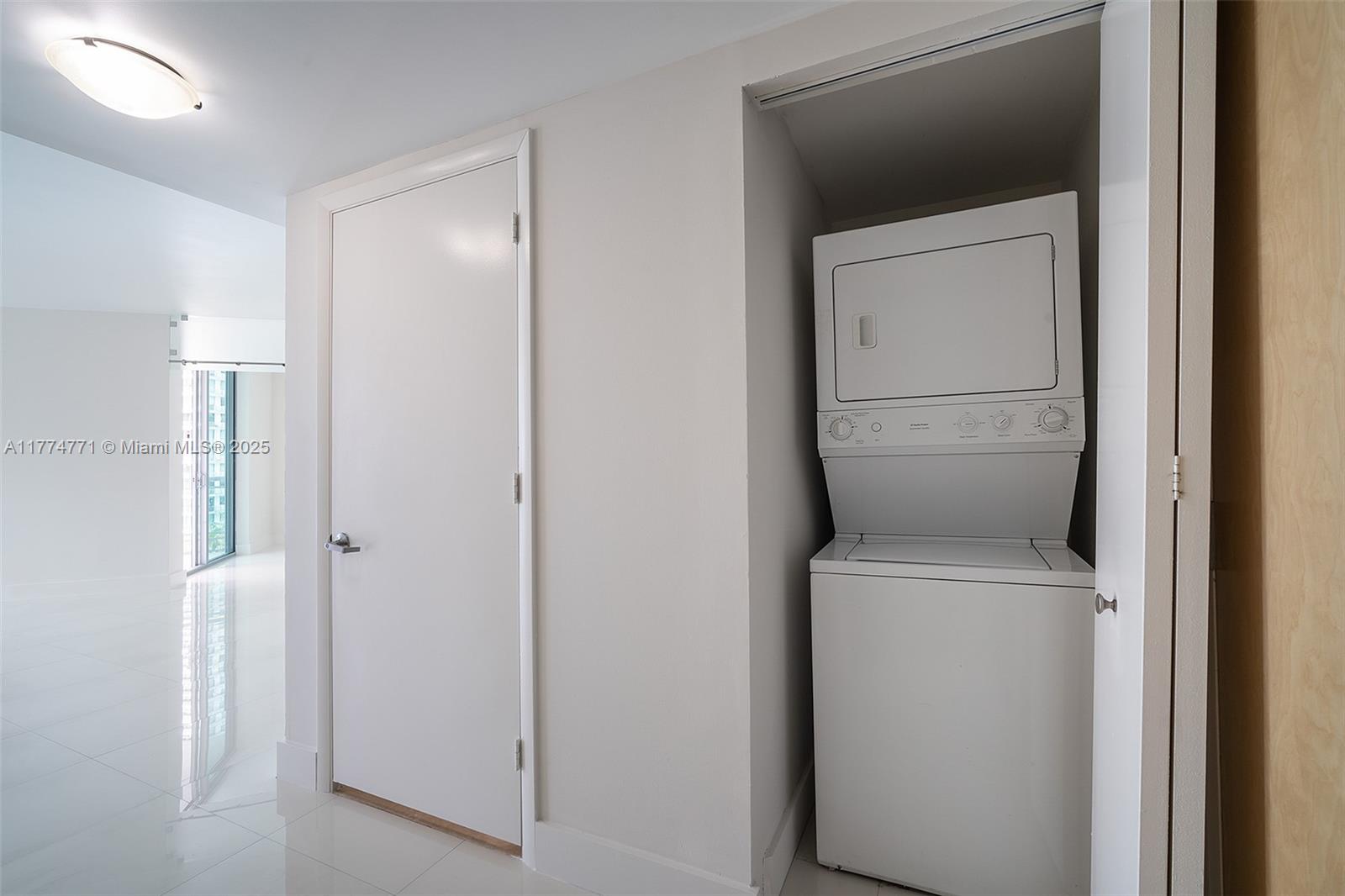 350 S Miami Ave #1614, Miami FL 33130