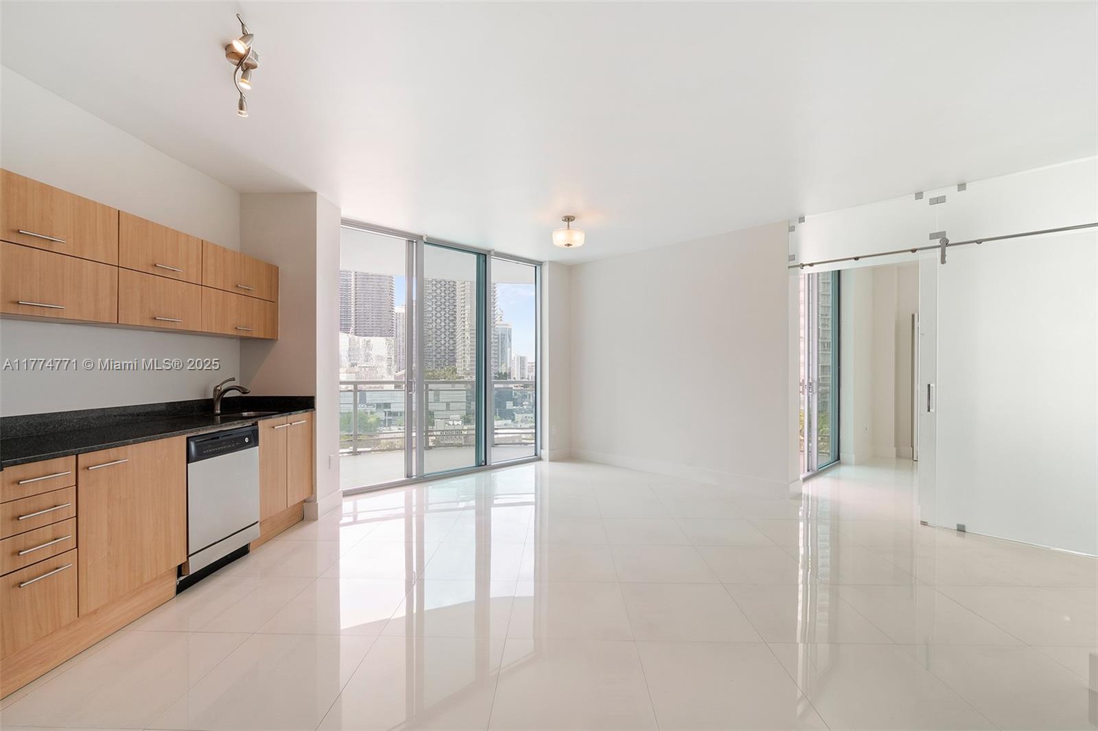 350 S Miami Ave #1614, Miami FL 33130