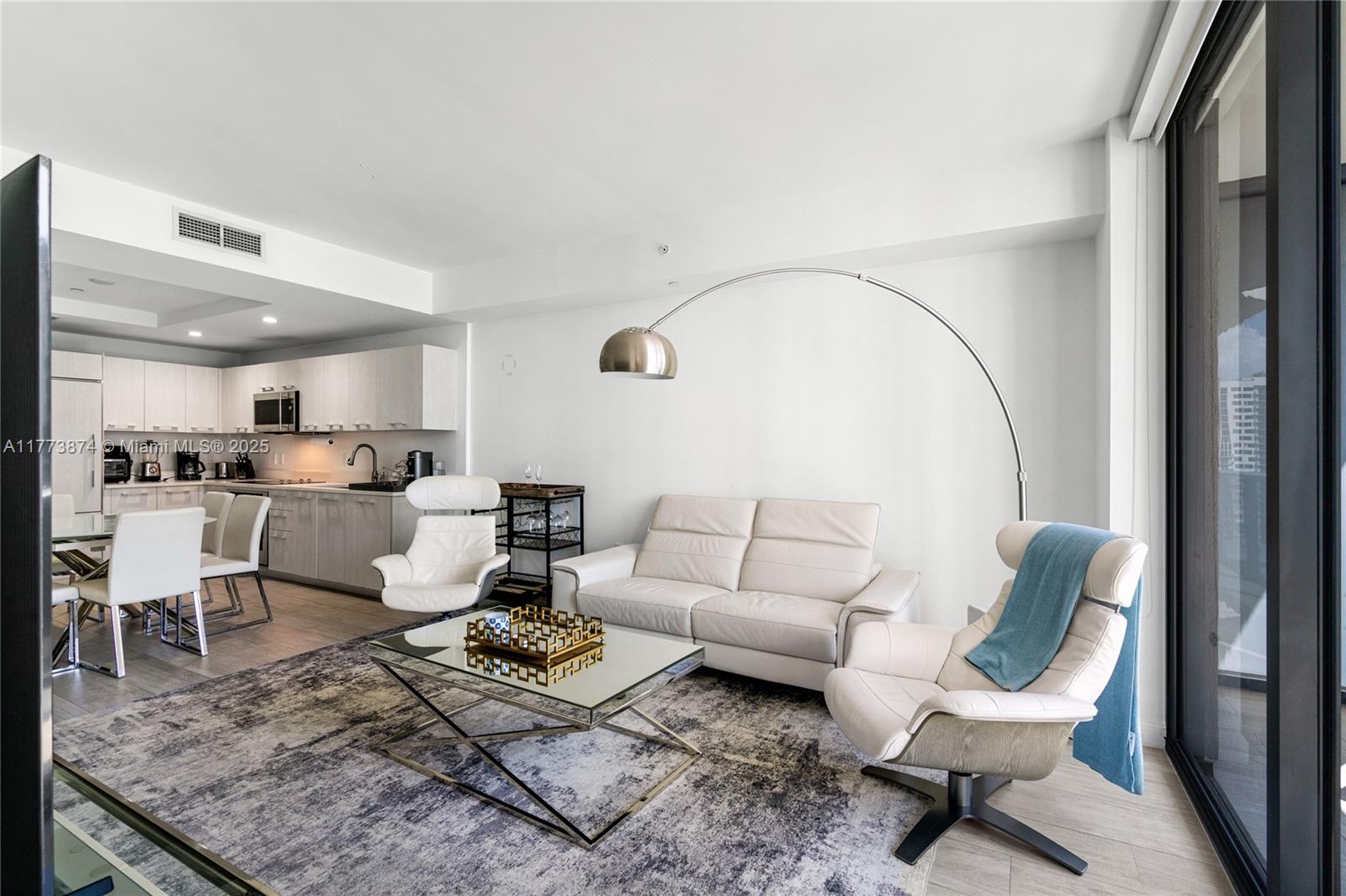 55 SW 9th St #1904, Miami FL 33130