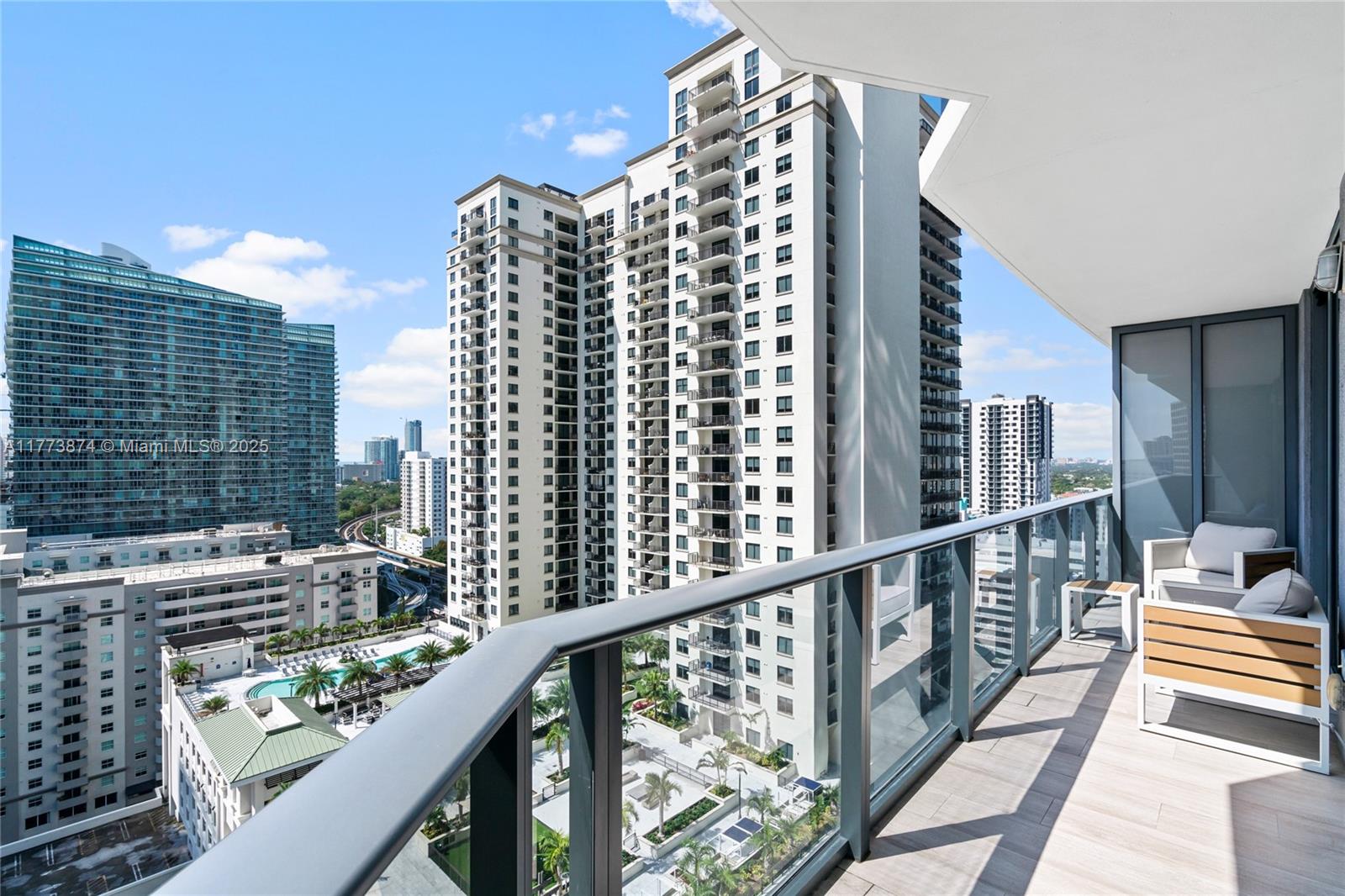 55 SW 9th St #1904, Miami FL 33130