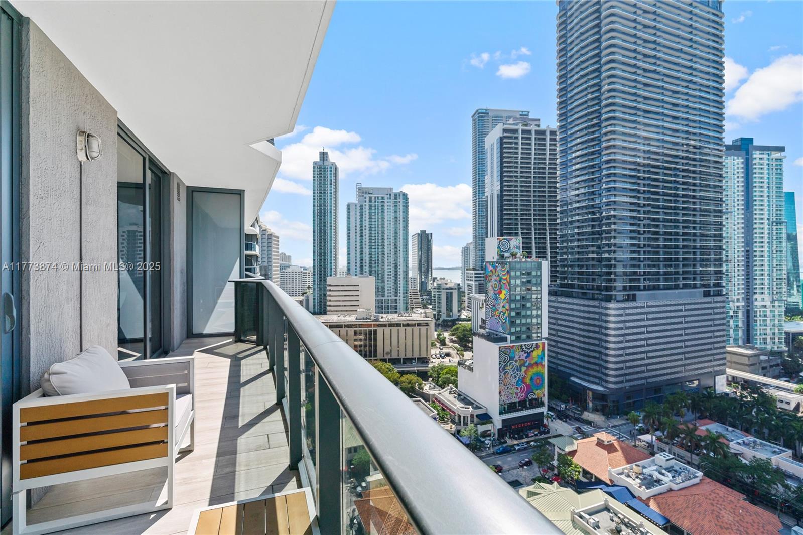 55 SW 9th St #1904, Miami FL 33130