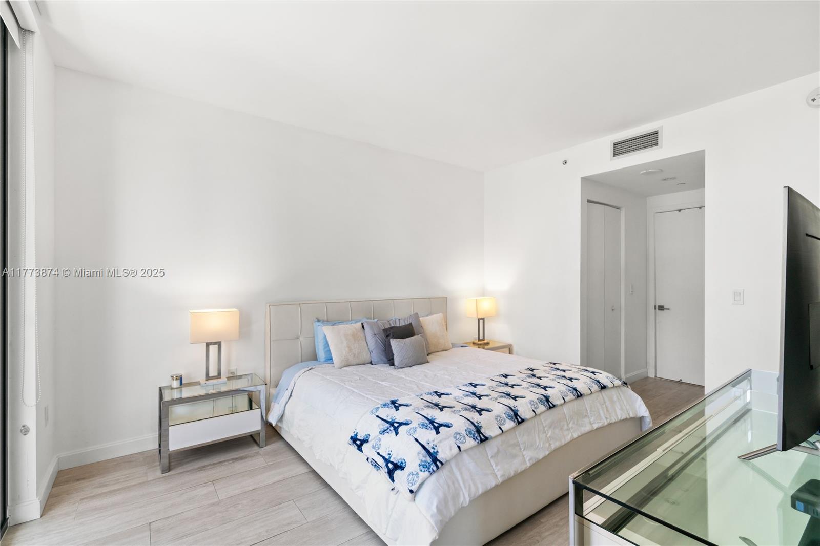55 SW 9th St #1904, Miami FL 33130