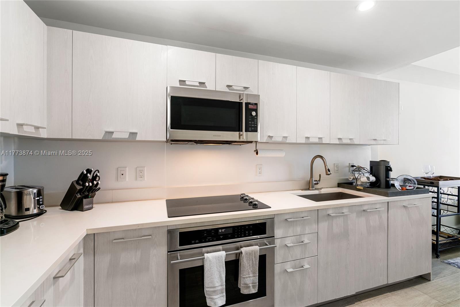 55 SW 9th St #1904, Miami FL 33130