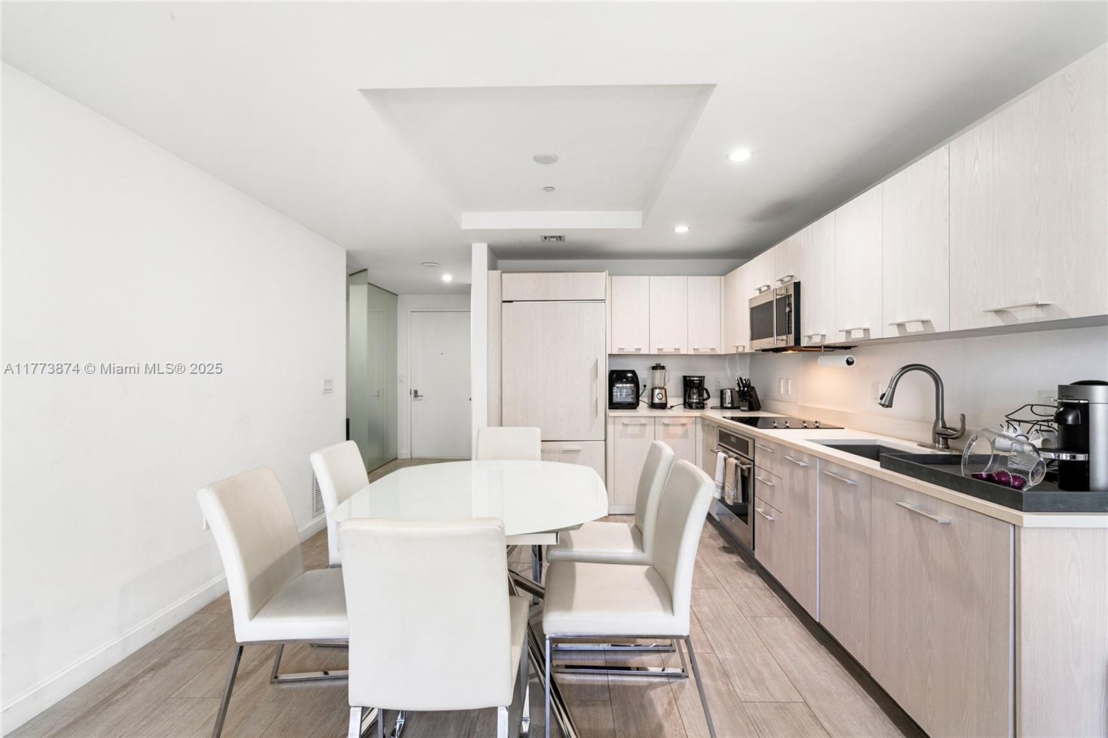 55 SW 9th St #1904, Miami FL 33130