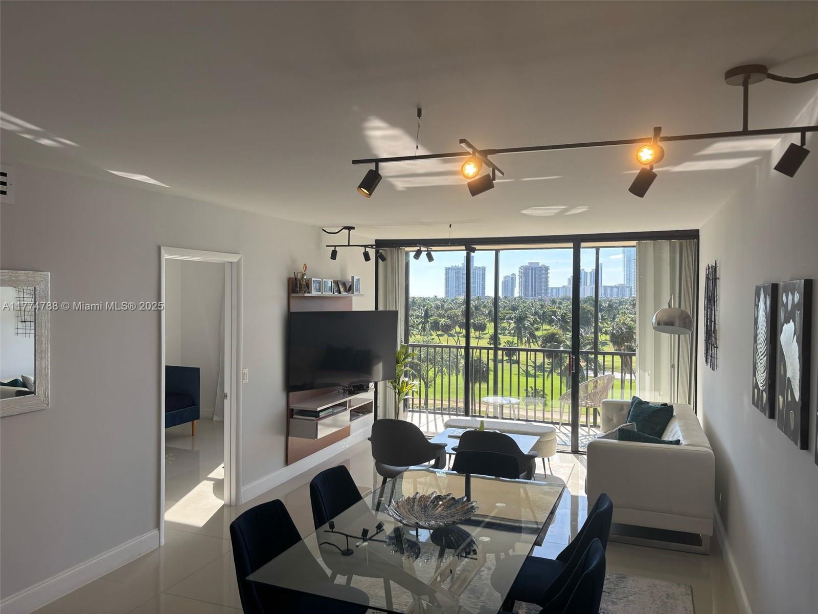 20335 W Country Club Dr #608, Aventura, Florida image 10