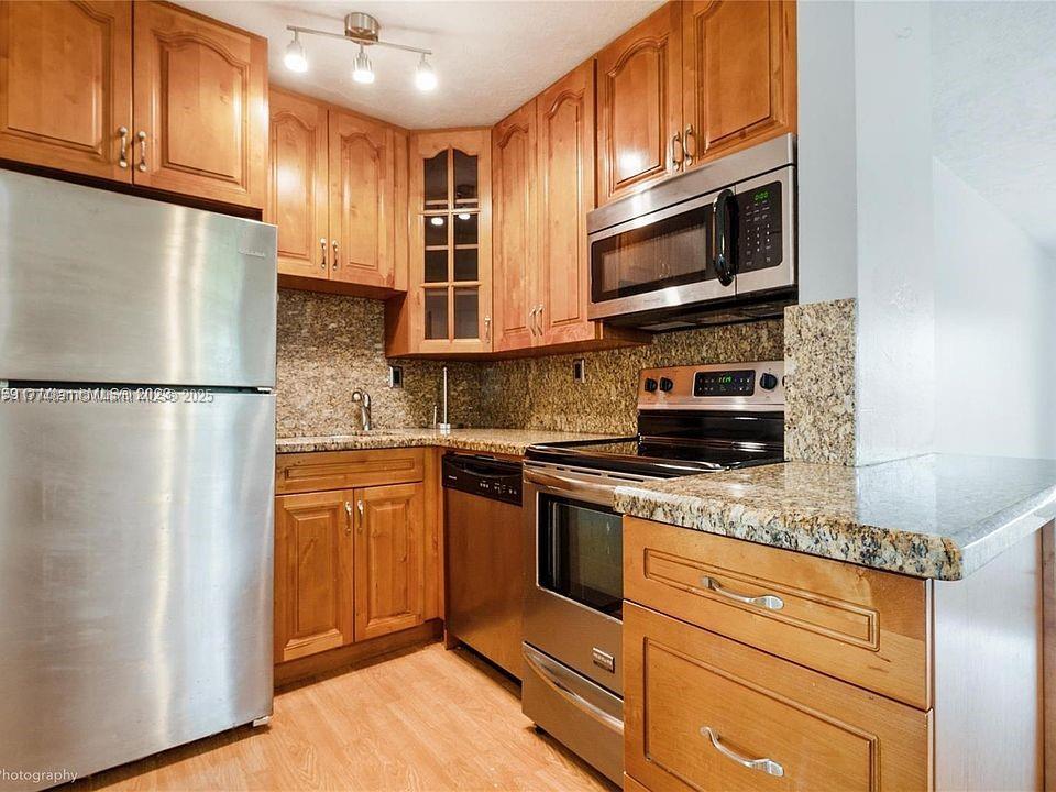 a gorgeous renovated 2/2 with lake views, located in the heart of Palmetto Bay! next to everything! won't last..