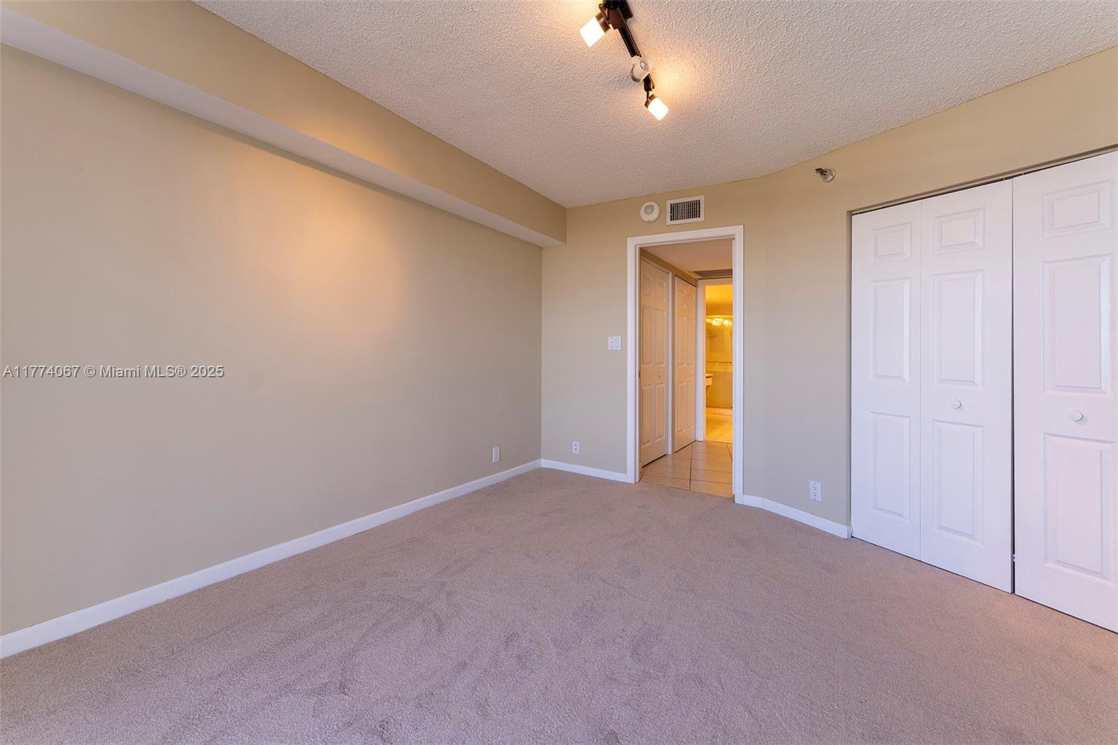 3530 Mystic Pointe Dr #2207, Aventura, Florida image 24
