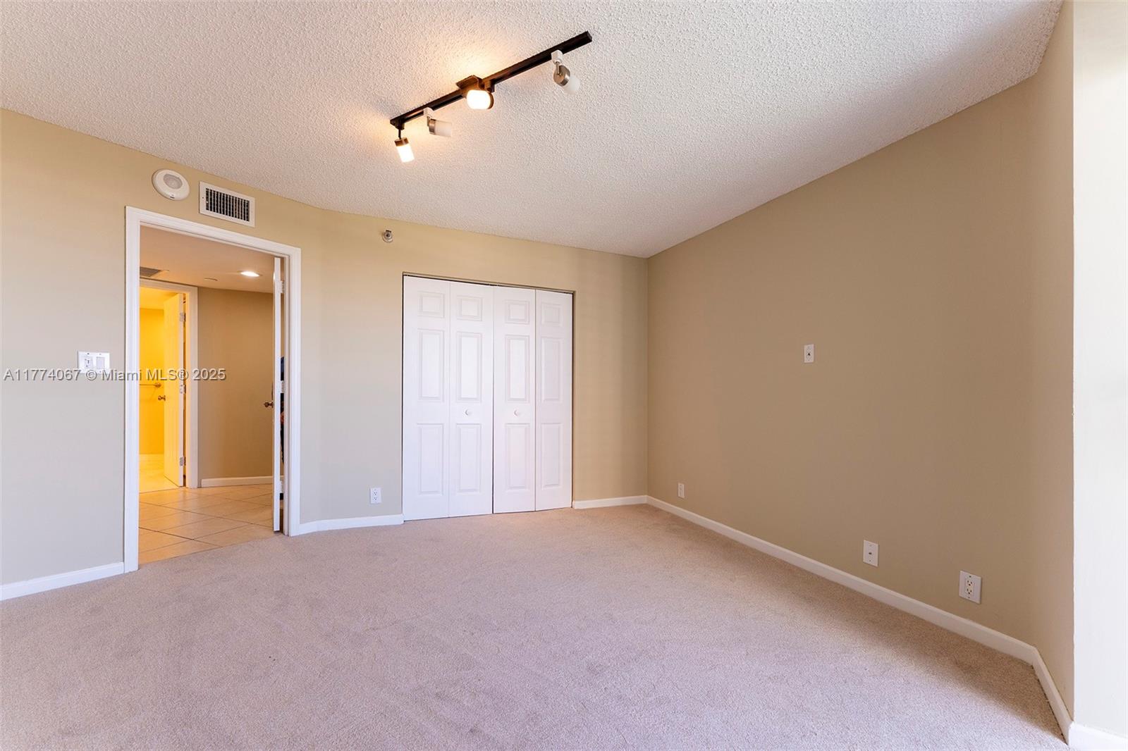 3530 Mystic Pointe Dr #2207, Aventura, Florida image 25