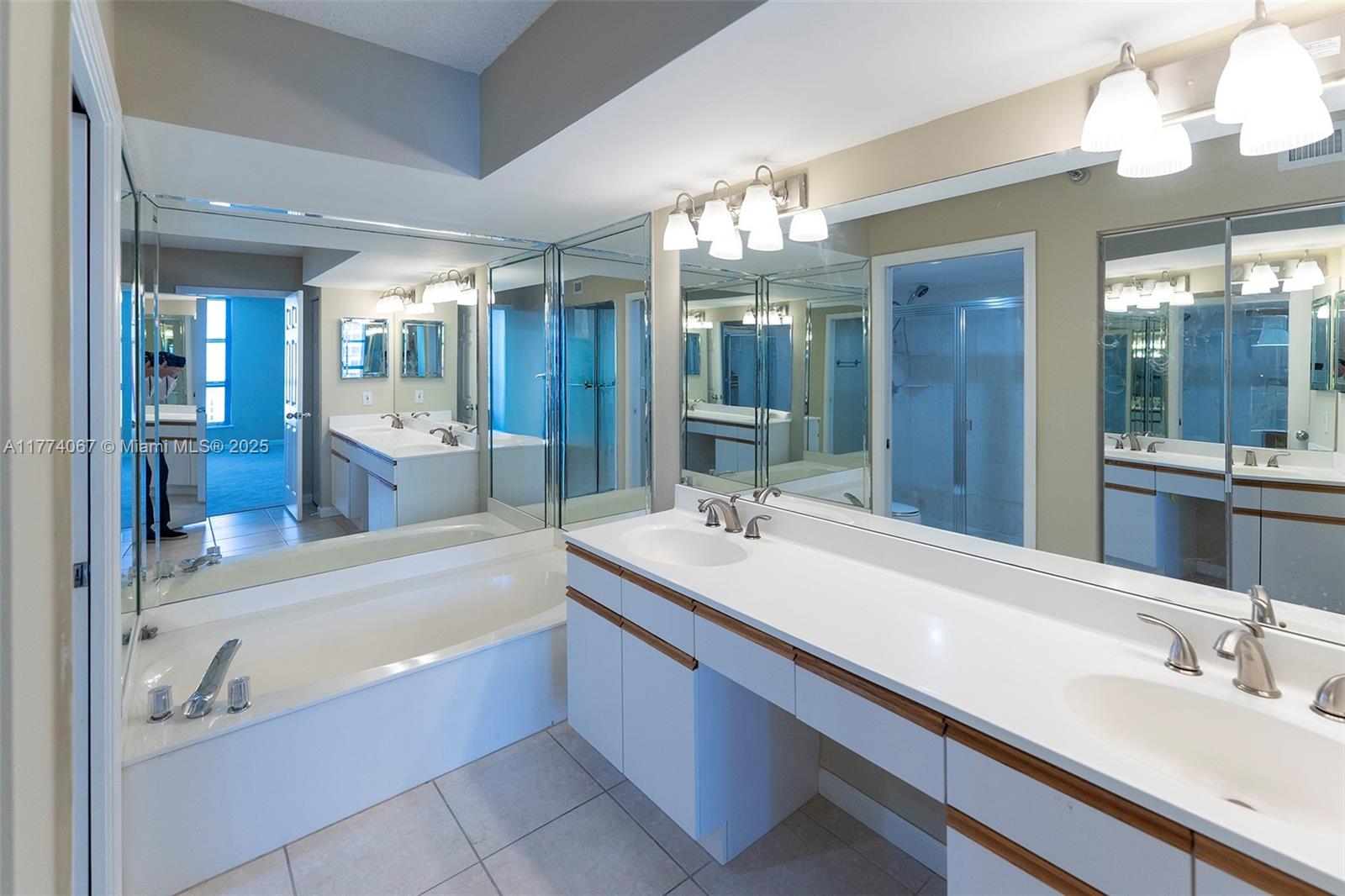 3530 Mystic Pointe Dr #2207, Aventura, Florida image 28