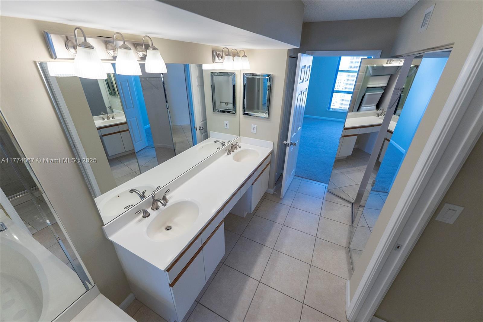 3530 Mystic Pointe Dr #2207, Aventura, Florida image 29