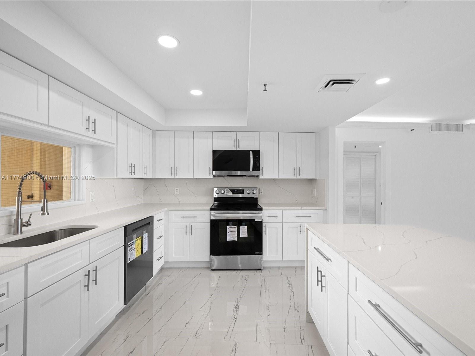 2480 Presidential Way #702, West Palm Beach, Florida image 12