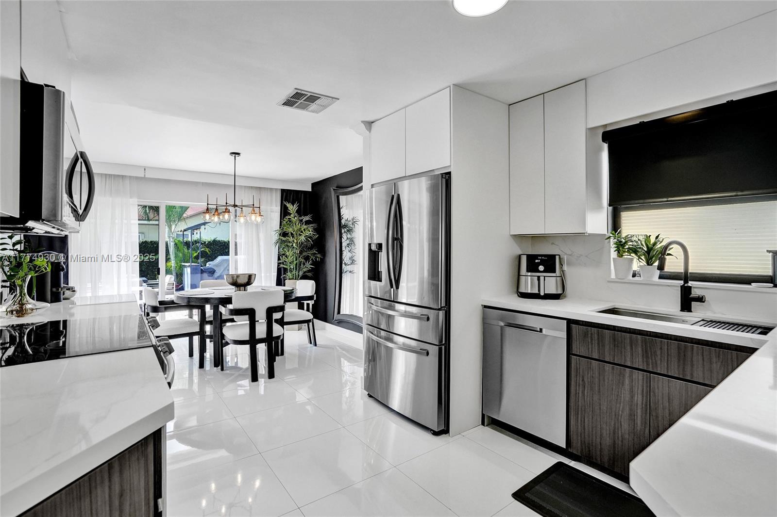 9341 NW 33rd Pl, Sunrise, Florida image 22