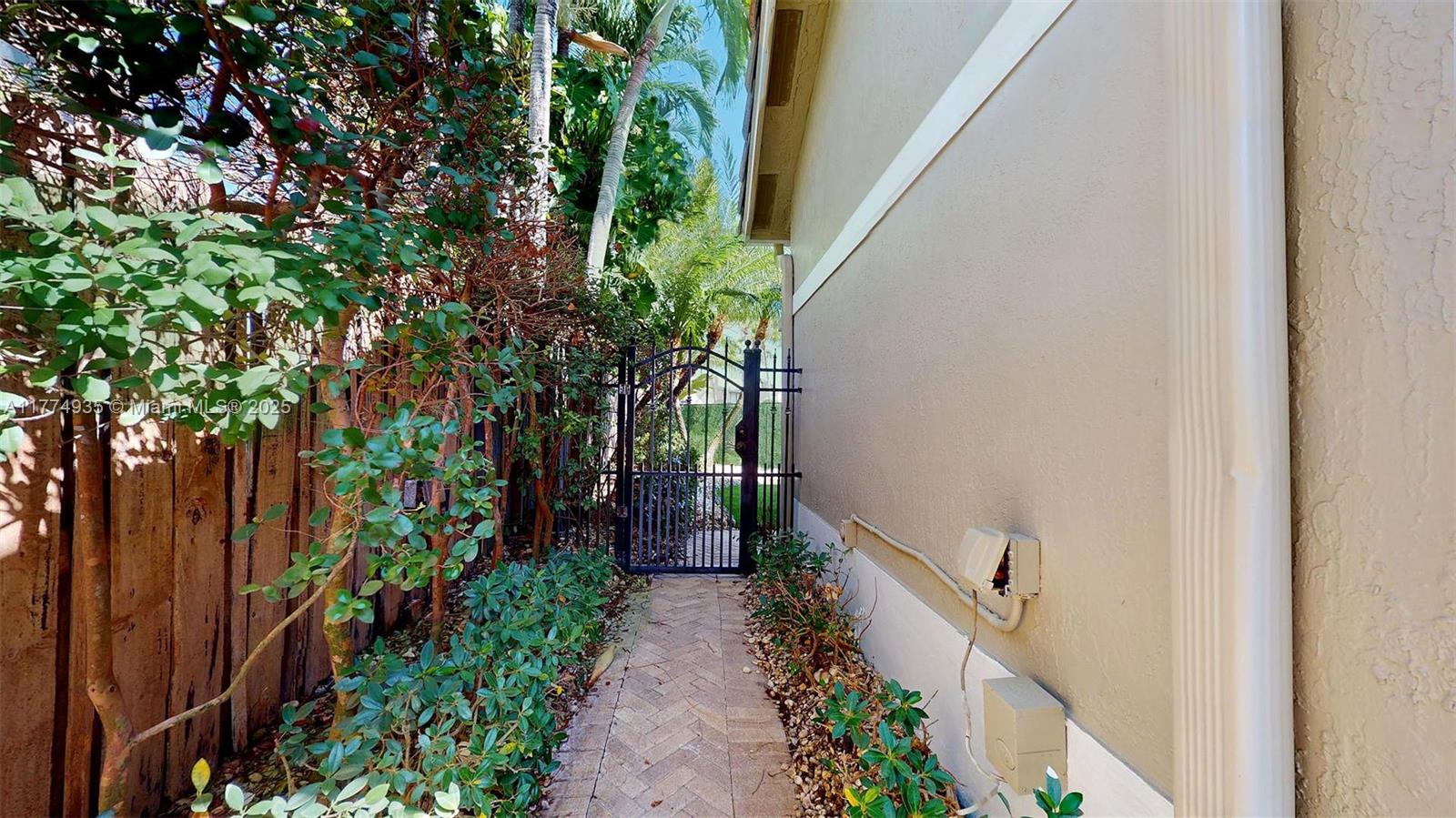 9035 SW 160th Ter, Palmetto Bay, Florida image 50