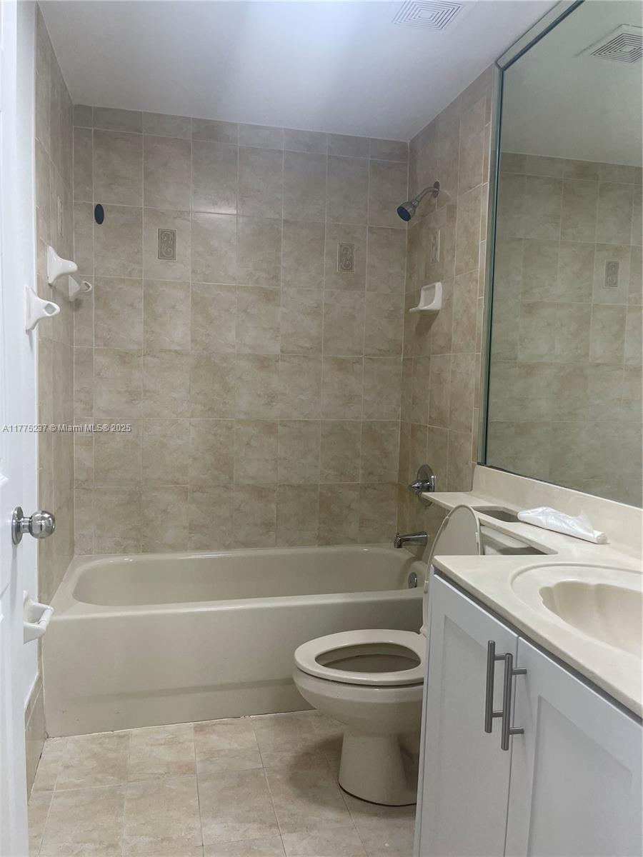 7160 NW 174th Ter #202, Hialeah, Florida image 11