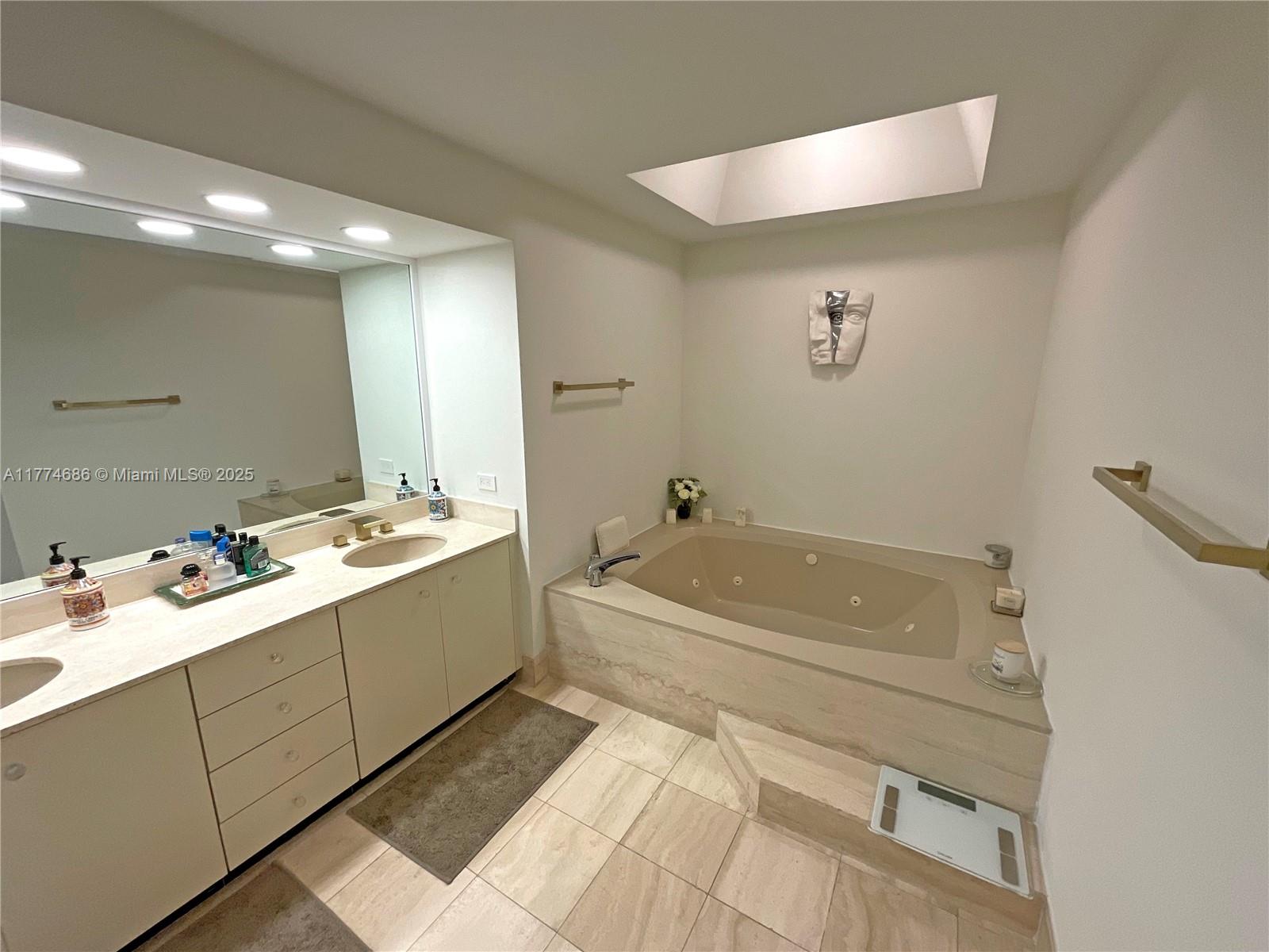 20191 E Country Club Dr #1903, Aventura, Florida image 8