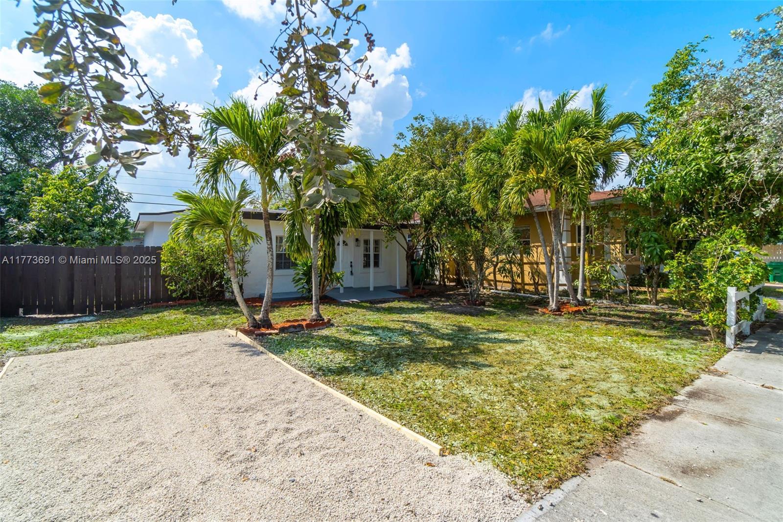 4411 SW 55th Ave, Davie, Florida image 2