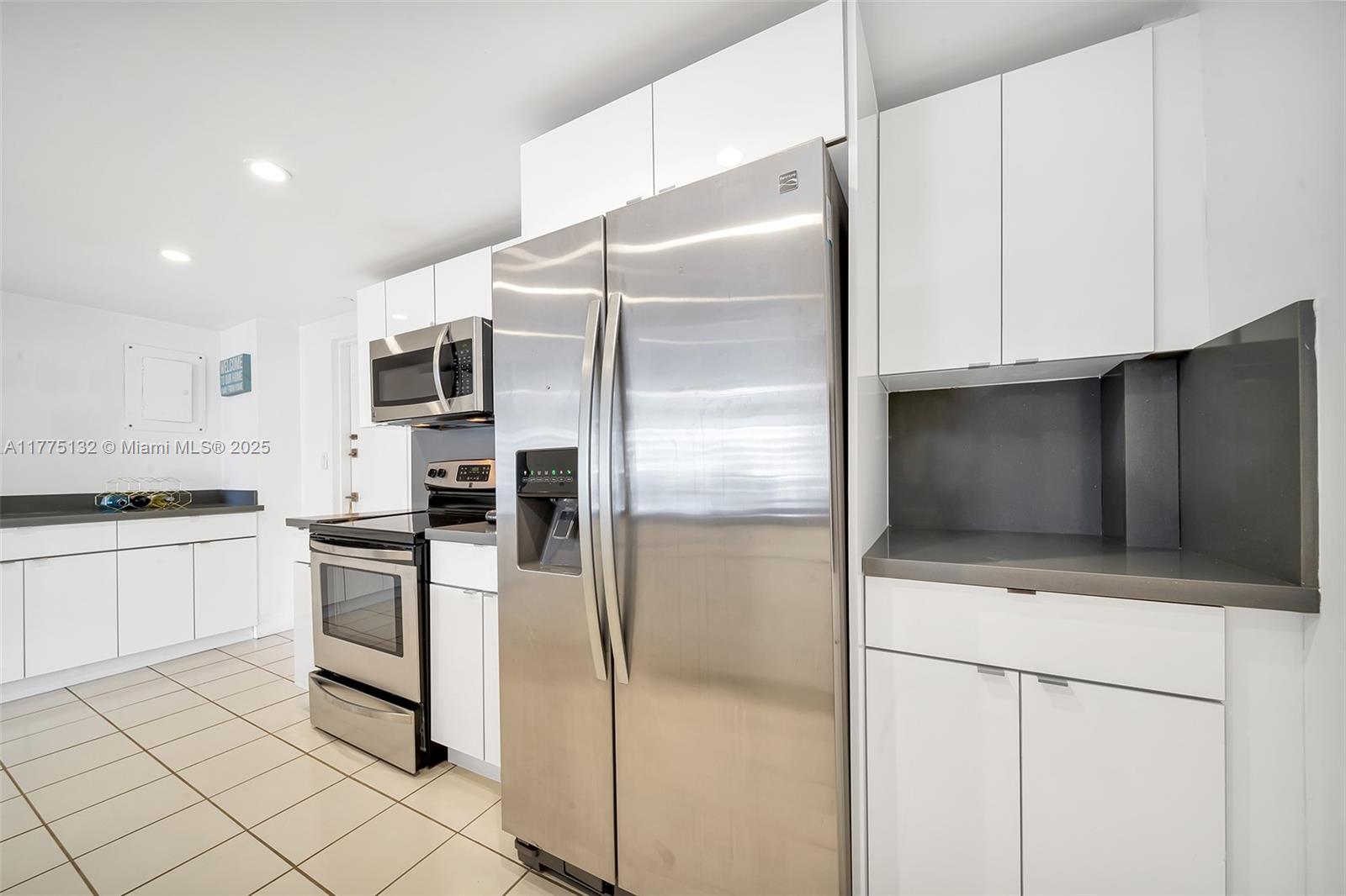 199 Ocean Lane Dr #813, Key Biscayne FL 33149