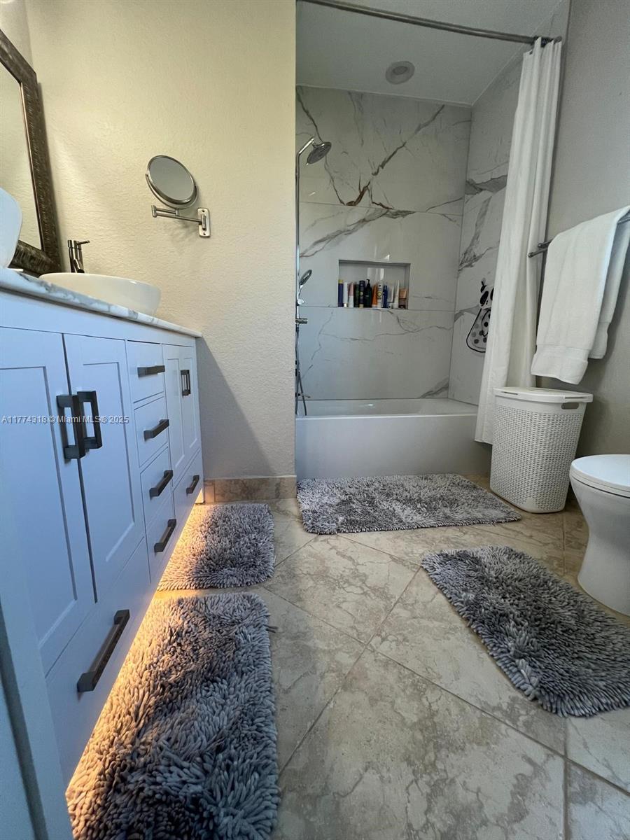 75 Gulfstream Rd #211B, Dania Beach, Florida image 17