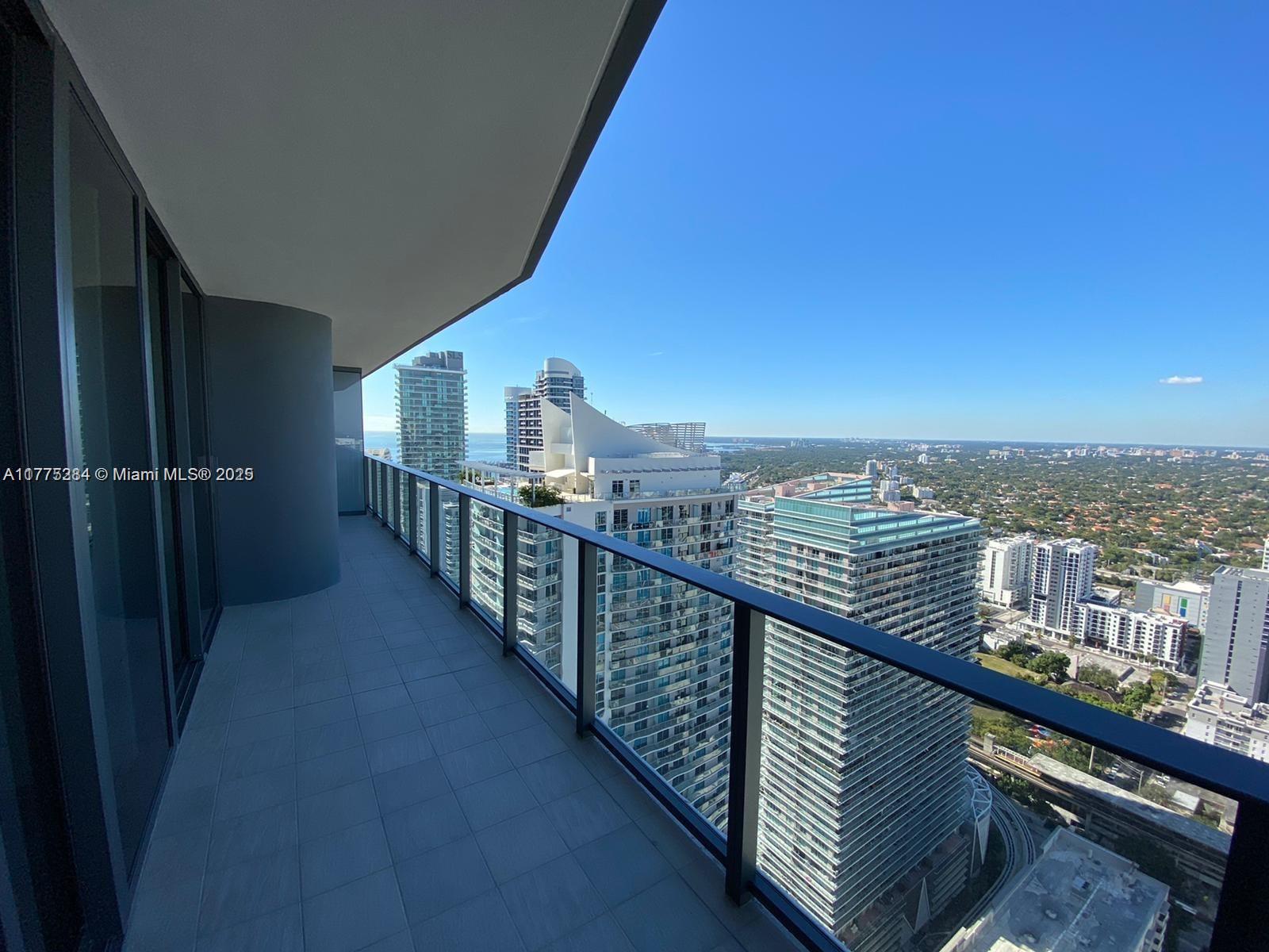 Apartamento à Venda em Miami, FL