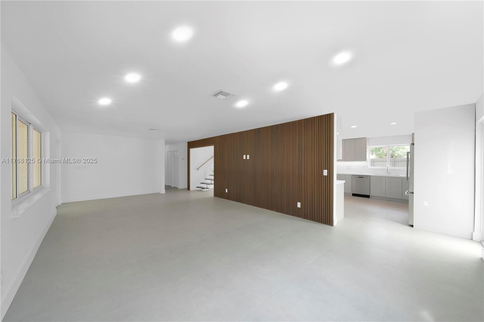 Listing Photo 10