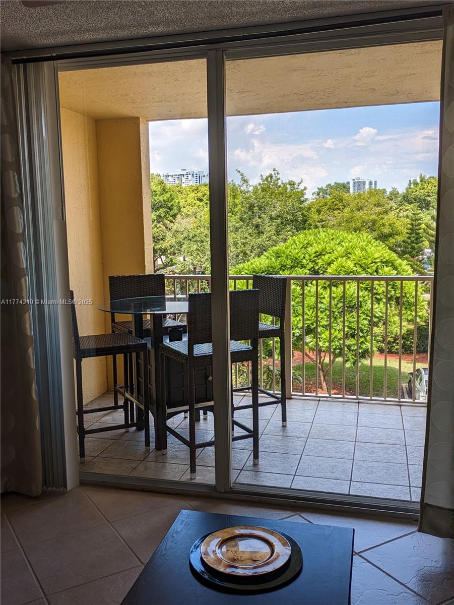 19501 E Country Club Dr #9305, Aventura, Florida image 6