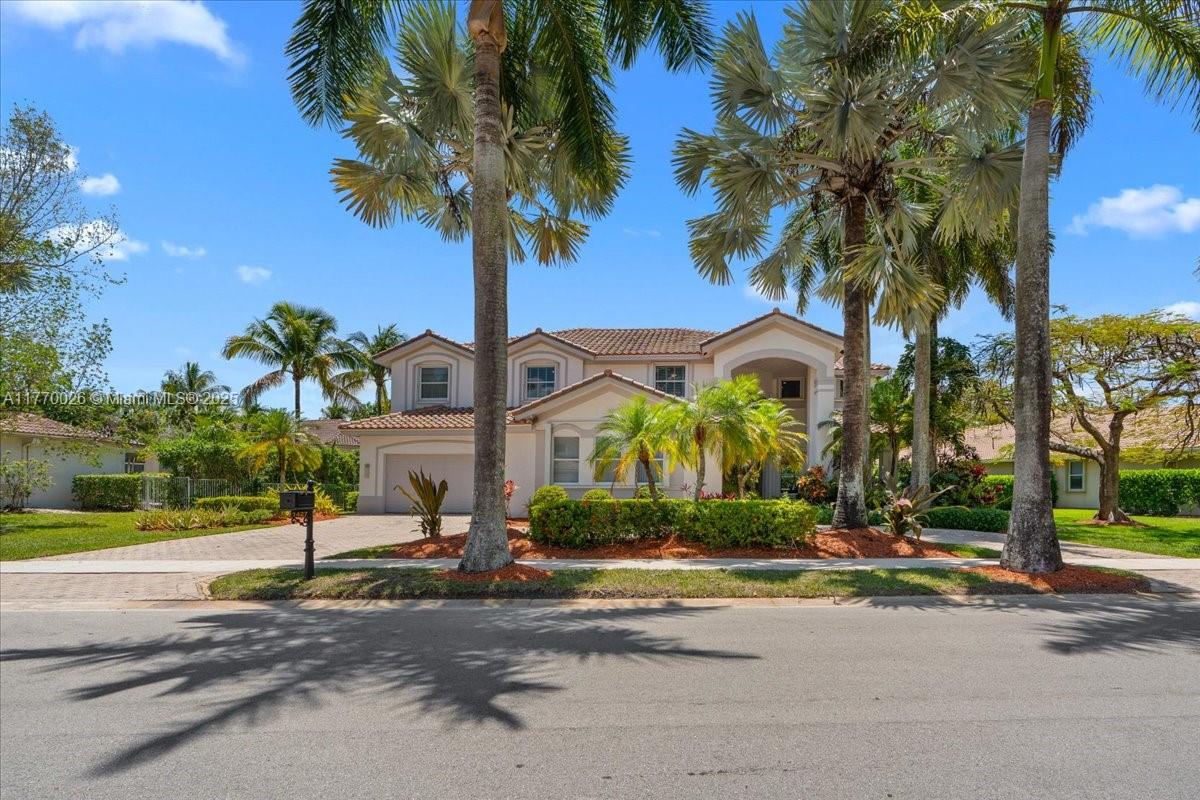 House for Sale in Weston, FL