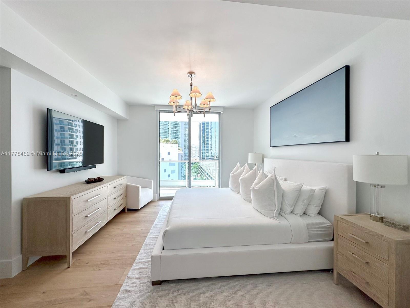 1331 Brickell Bay Dr #1102, Miami FL 33131