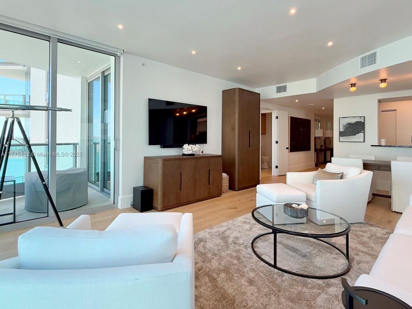 1331 Brickell Bay Dr #1102, Miami FL 33131
