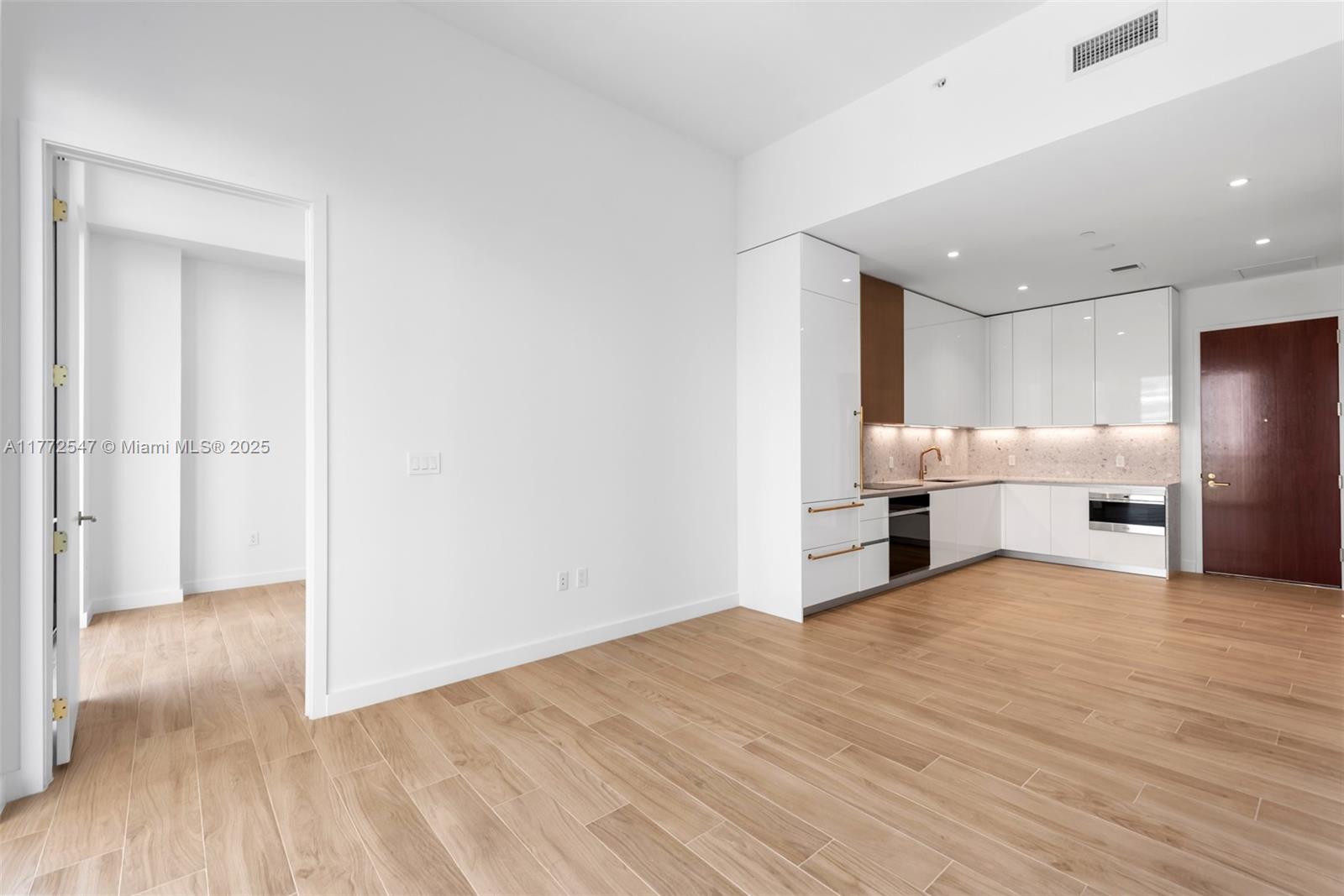 2655 S Bayshore Drive #406, Coconut Grove FL 33133