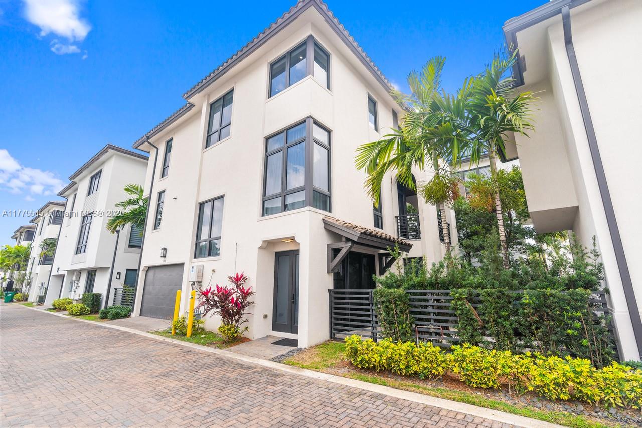 8264 NW 48th Ter, Doral, Florida image 1
