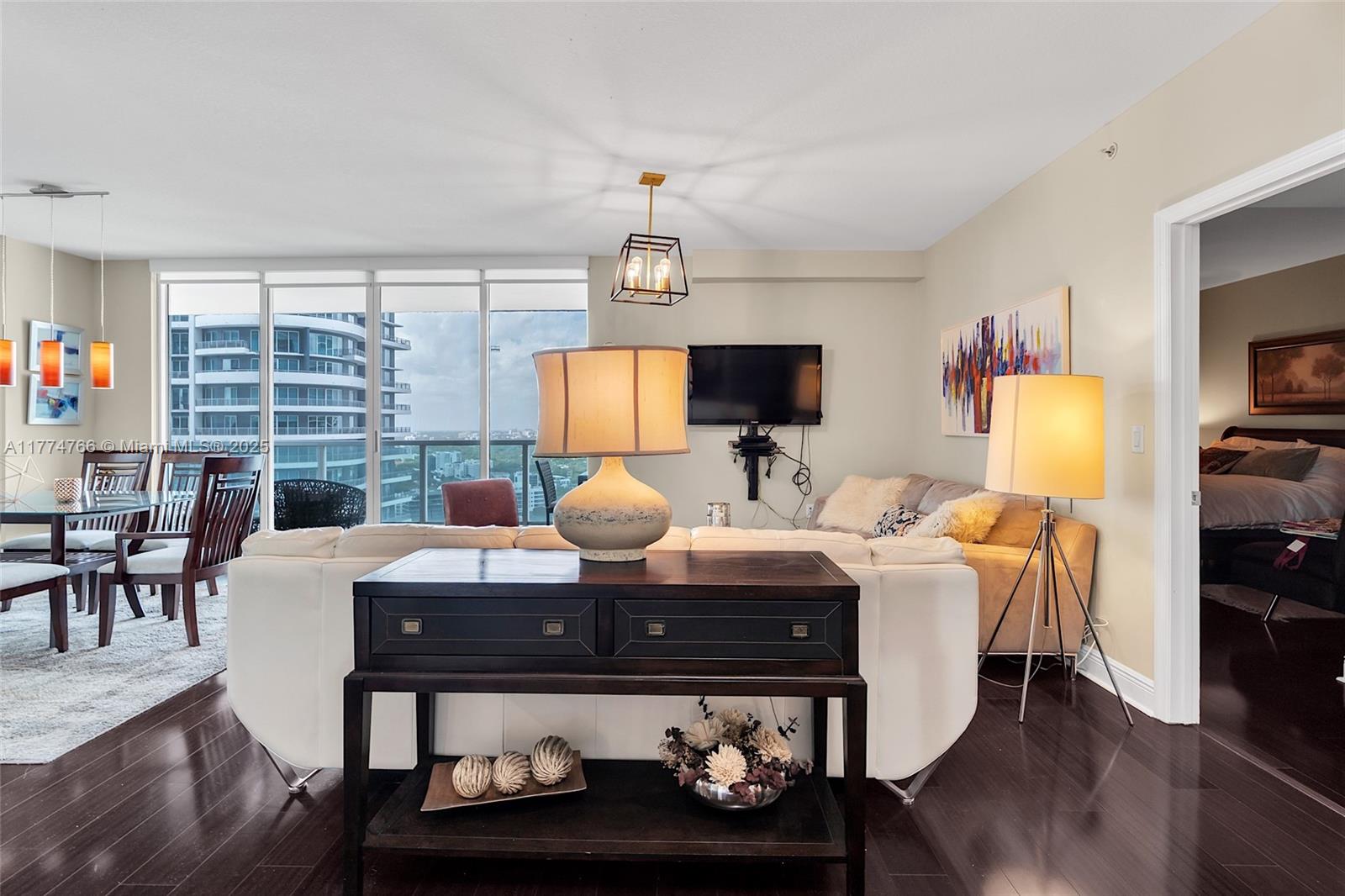 Condo for Sale in Miami, FL