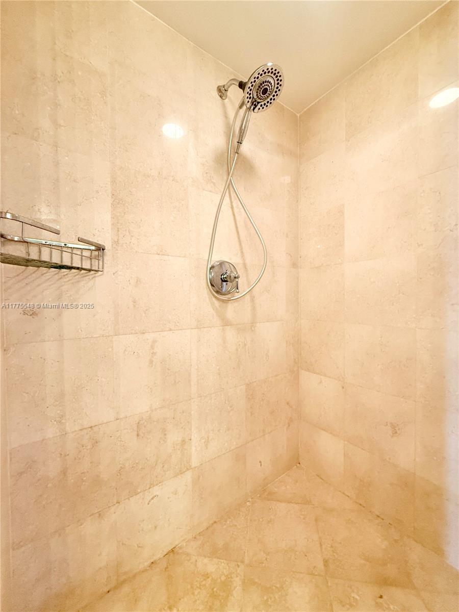 19900 E Country Club Dr #1207, Aventura FL 33180