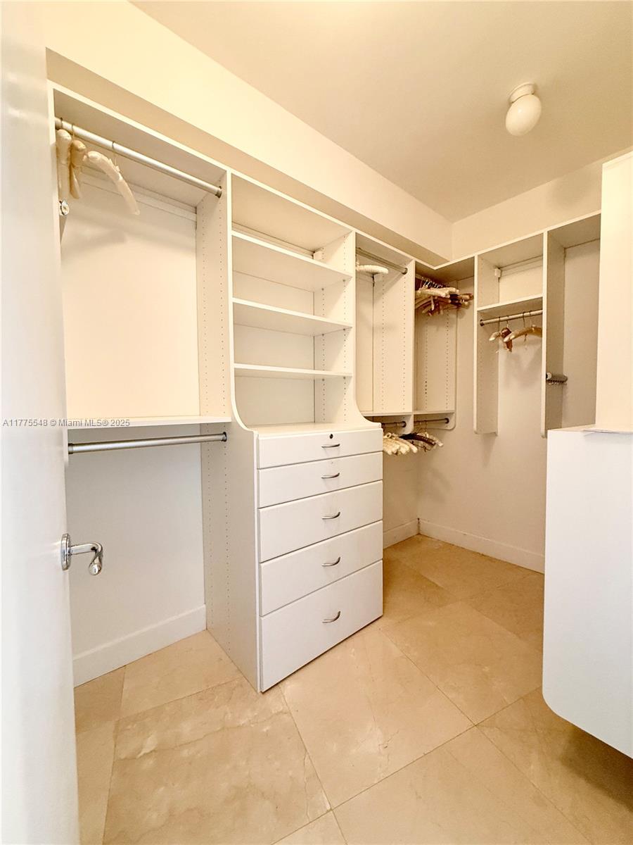 19900 E Country Club Dr #1207, Aventura FL 33180