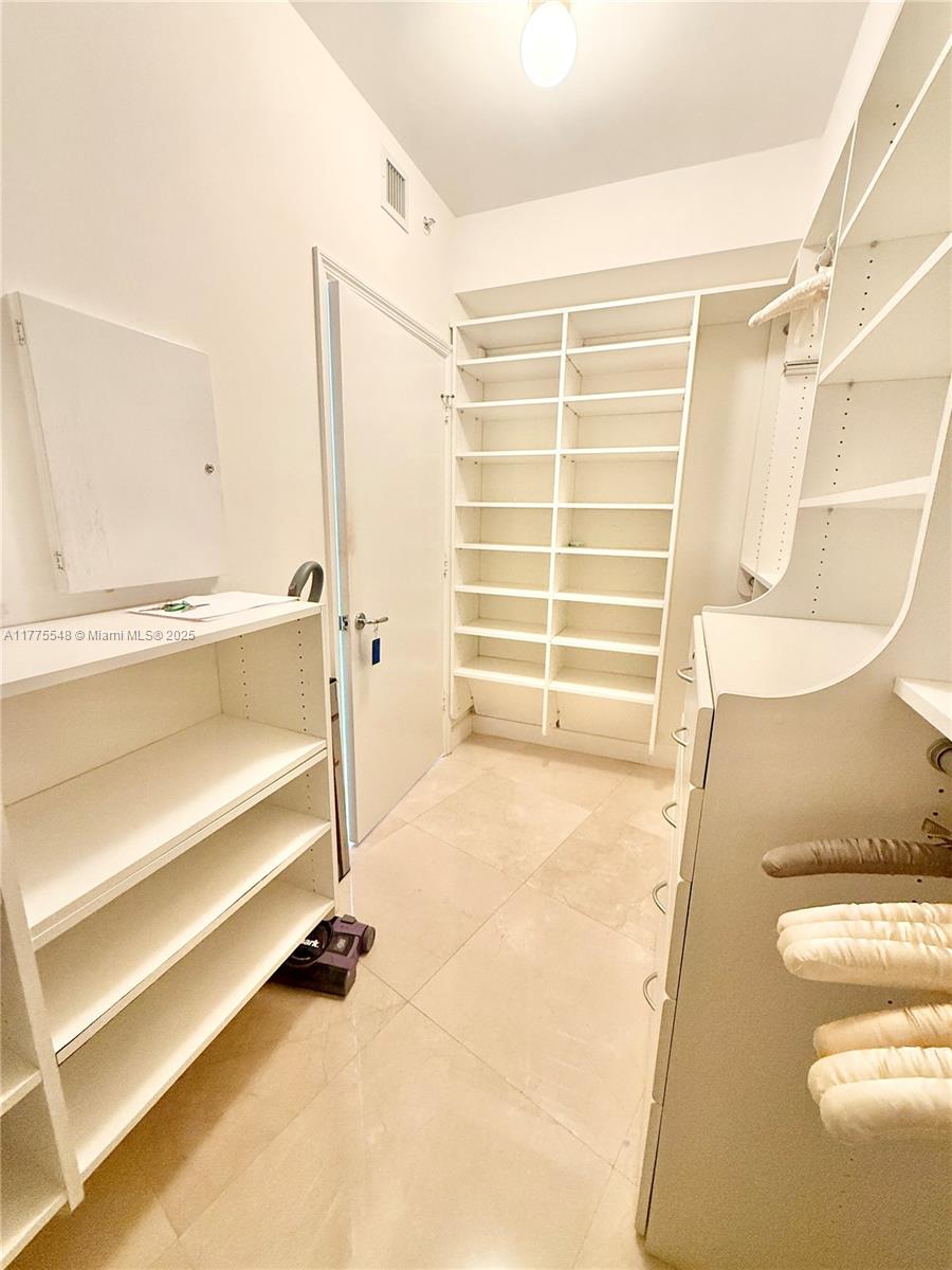 19900 E Country Club Dr #1207, Aventura FL 33180
