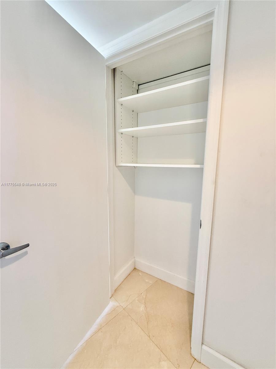 19900 E Country Club Dr #1207, Aventura FL 33180