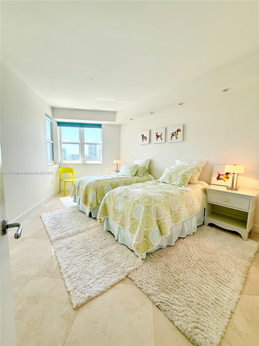 19900 E Country Club Dr #1207, Aventura FL 33180